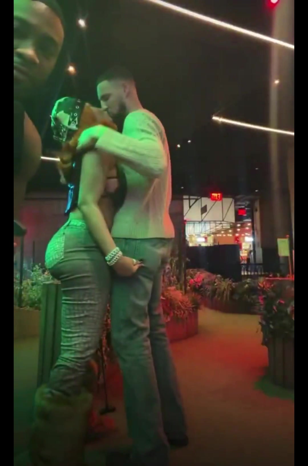 开云体育下载-没眼看！克莱&amp;马冬梅大尺度打高尔夫 友人看了直呼受不了