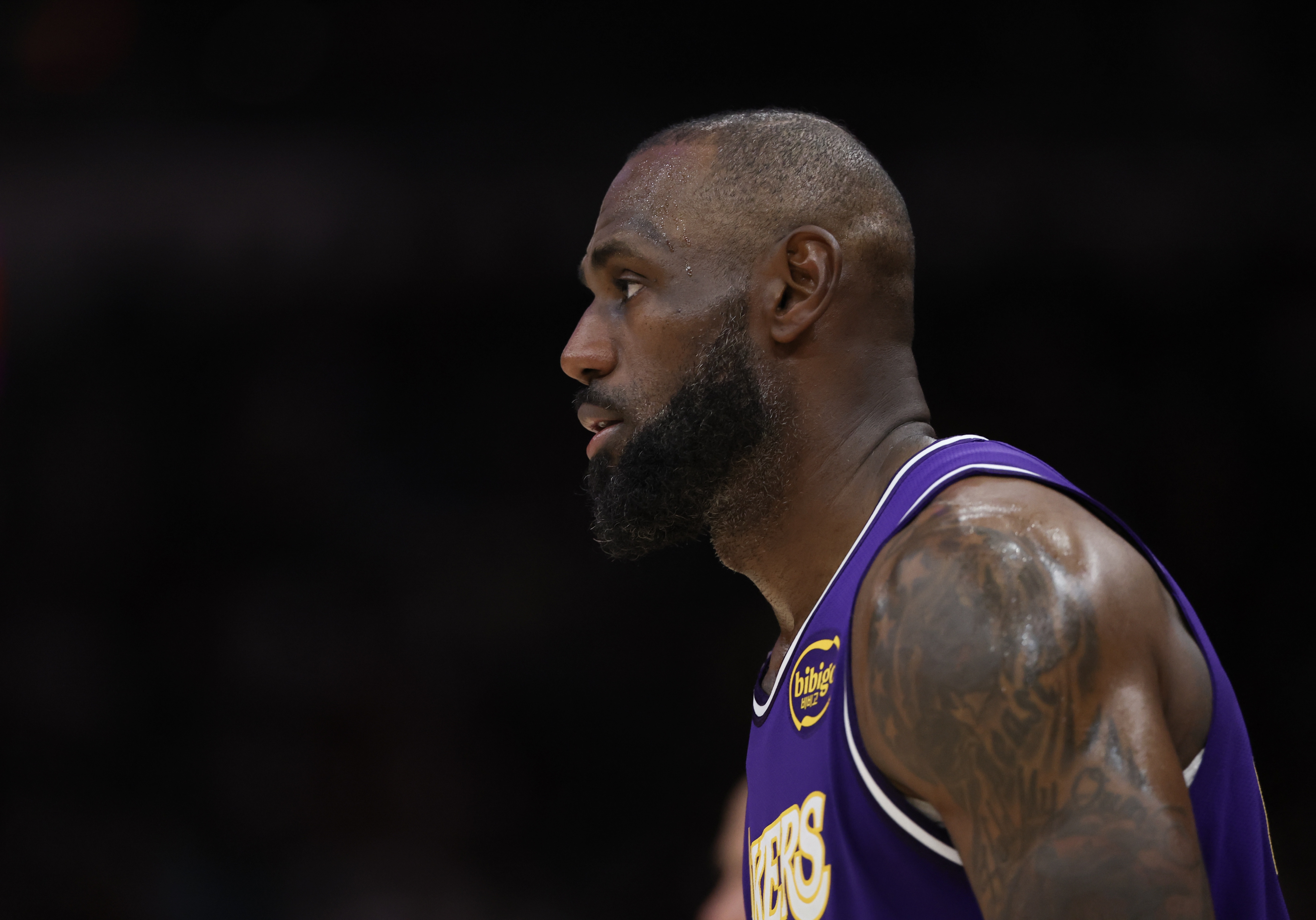 KAIYUN-15季后赛欧文&amp;乐福受伤&amp;21浓眉受伤！詹媒：为何是詹姆斯来承受？